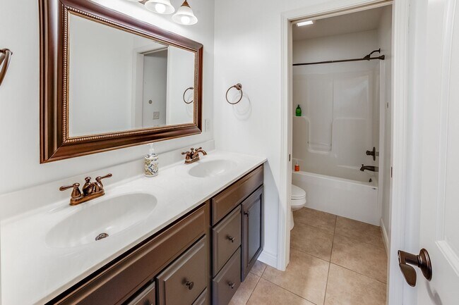 Building Photo - LUXURY 5 BEDROOM HOME AVAILABLE IN MAHOMET