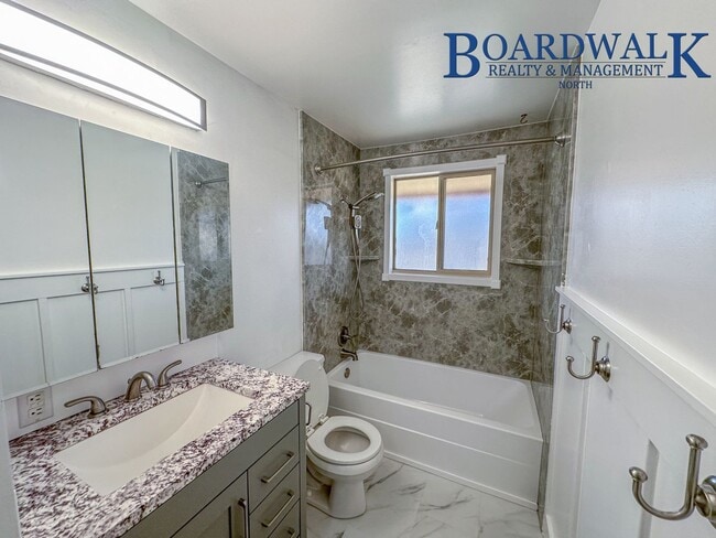 Building Photo - Amazing 4 Bed Rambler in Syracuse