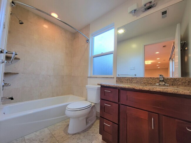 Building Photo - Updated Home in Palo Alto Available with Air Conditioning