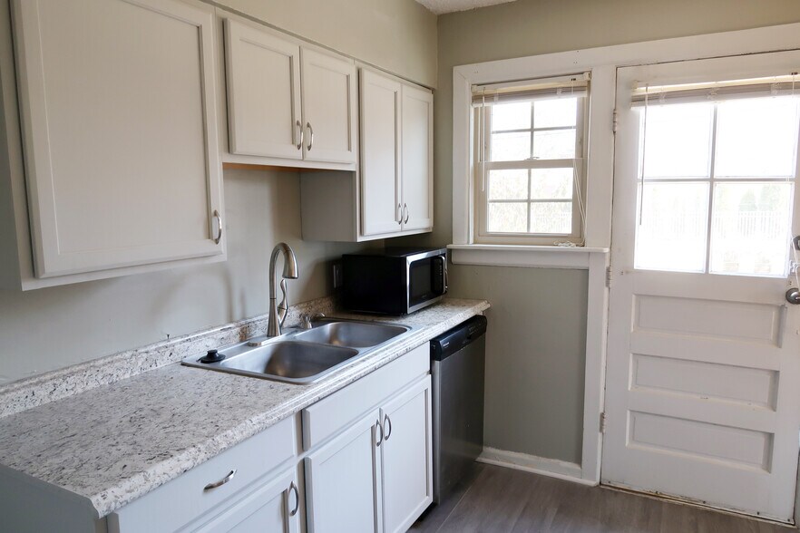 Kitchen - 2 - 7043 N College Ave