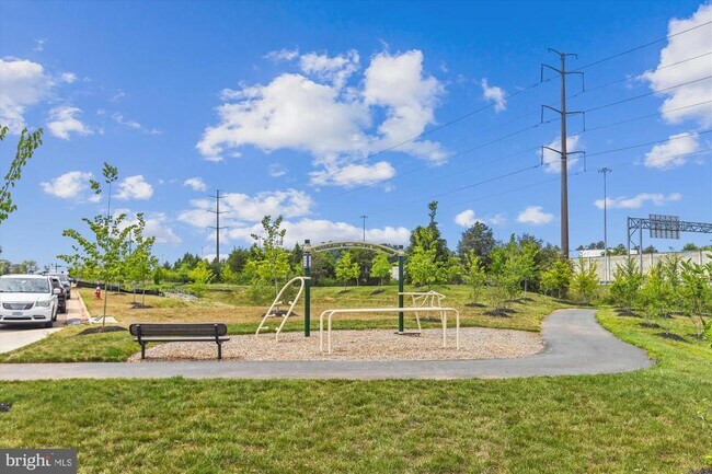 Building Photo - 14076 Sunrise Valley Dr