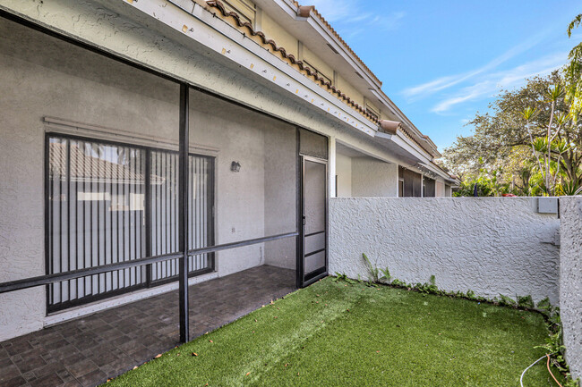 Building Photo - 9775 Riverside Dr