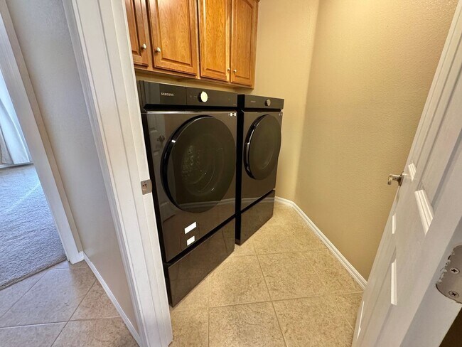 Building Photo - SINGLE STORY 4 BEDROOM HOME IN CUL DE SAC LOCATED IN NORTH LAS VEGAS