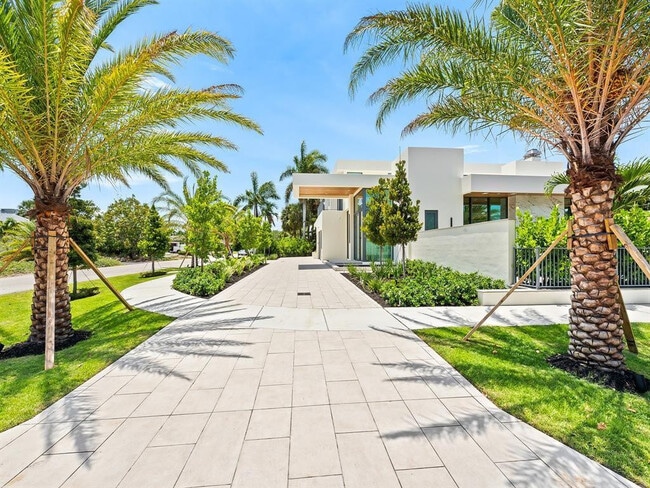 Building Photo - 2657 NE 34th St