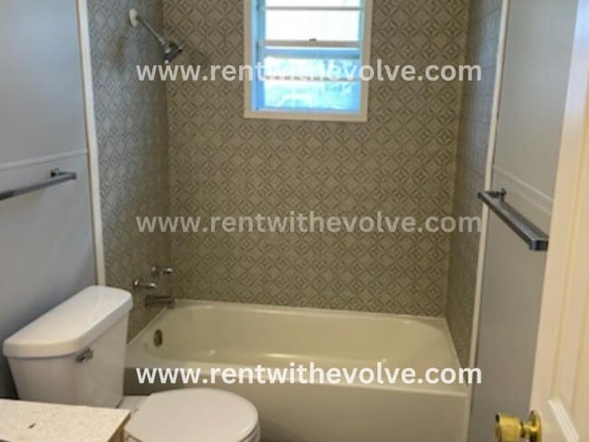 Building Photo - 225 S Angle St