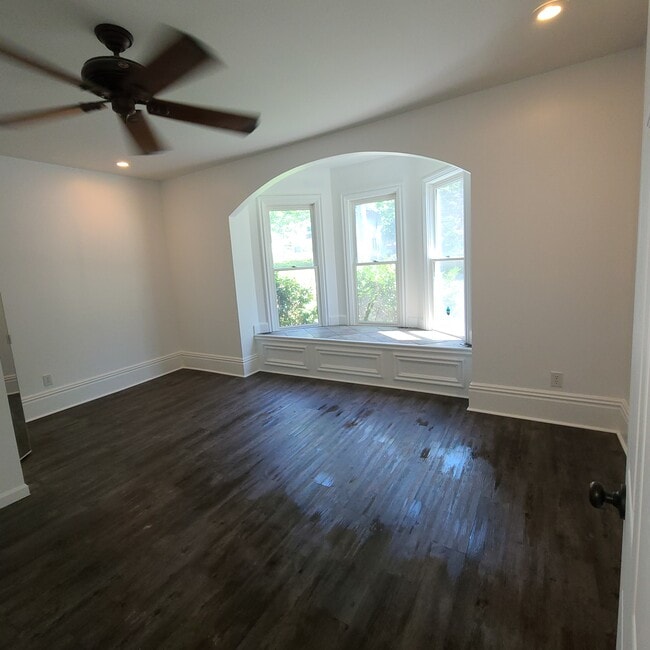 Building Photo - 309 Lake St