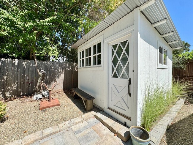 Building Photo - Rare Find Saint Helena Gem, “Upper Tainter...