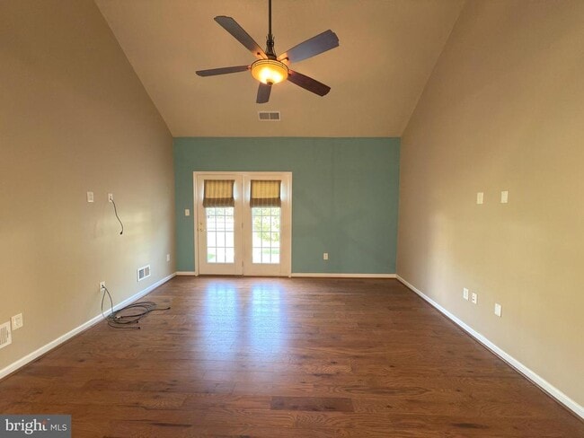 Building Photo - 44342 Oakmont Manor Square