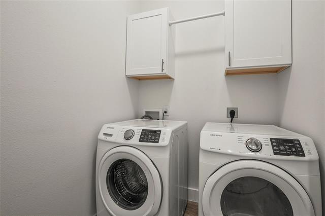 Building Photo - 933 W Eighth St