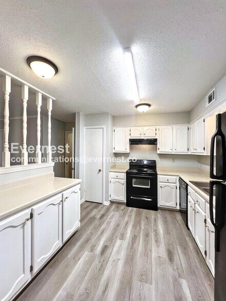 Building Photo - 8405 Greenbrook Pkwy