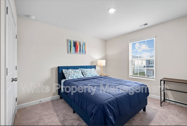 Building Photo - 709 Windage Wy
