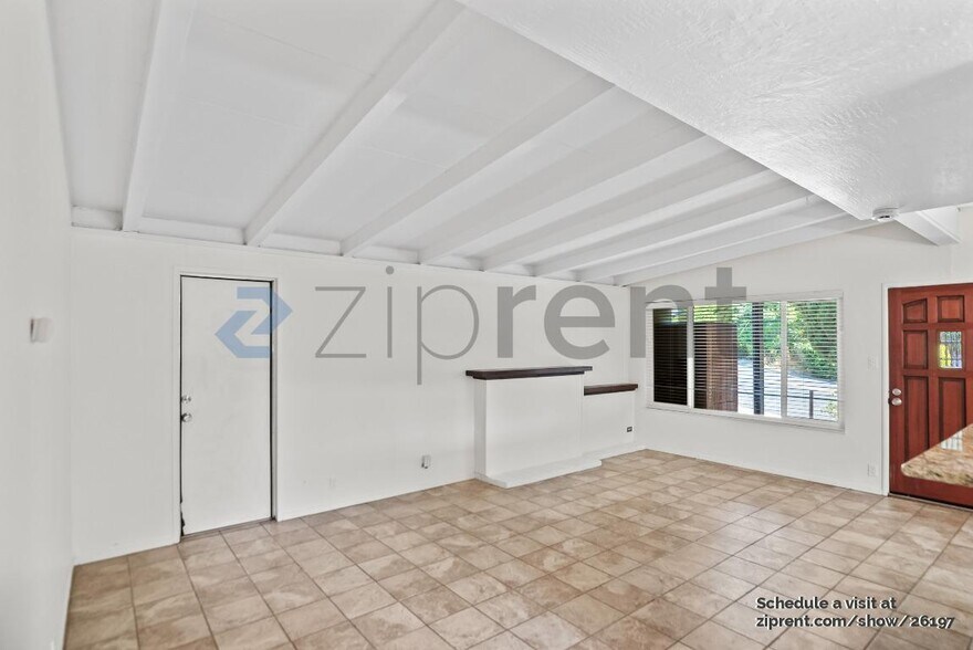 Building Photo - 499 Pebble Dr