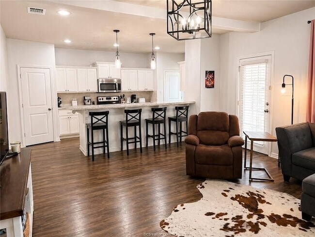 Building Photo - 3420 Summerway Dr