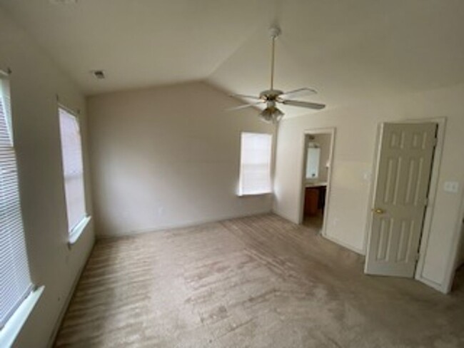 Building Photo - Great 3 Bedroom Colonial Home in Henrico C...