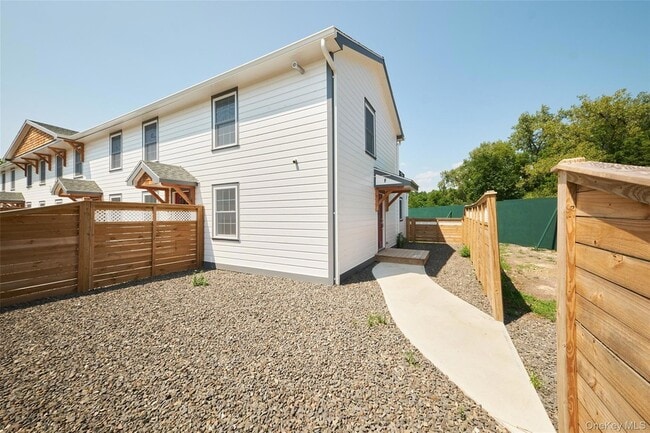 Building Photo - 5728 209