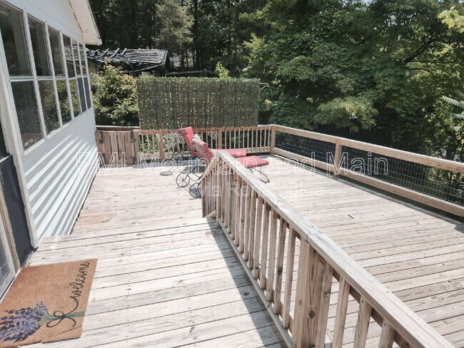 Building Photo - 488 Lake Hosea Dr