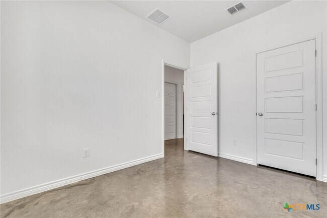 Building Photo - 3902 American Elm Dr
