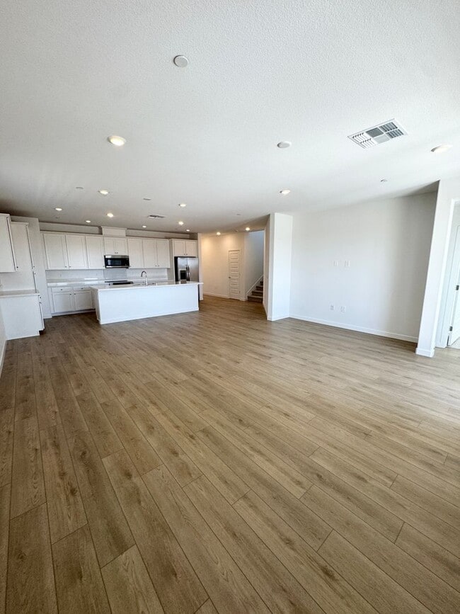 Building Photo - 5372 Island Yacht Wy