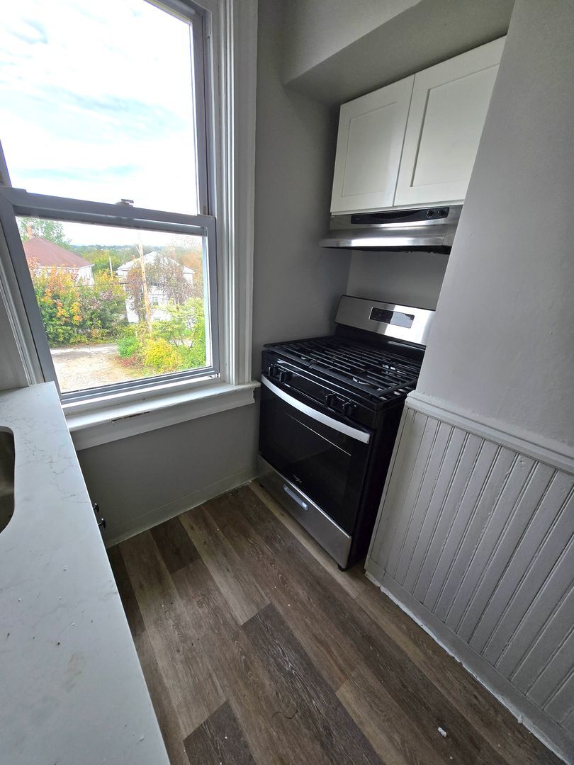 Building Photo - 457 Admiral St