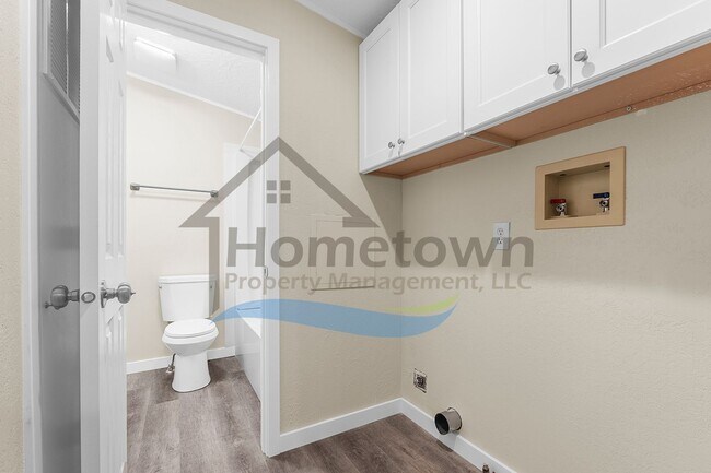 Building Photo - 60 Short Dr
