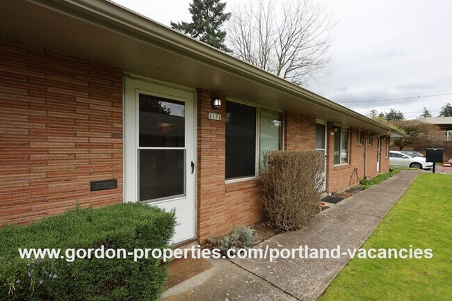 Primary Photo - NE 65th Ave - 1 bedroom apartment with new...