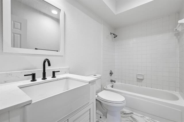 Building Photo - 616 Meadowbrook St