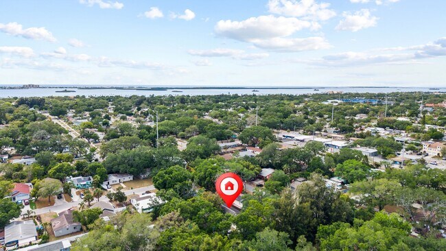 Building Photo - Cute 3/2 home with garage