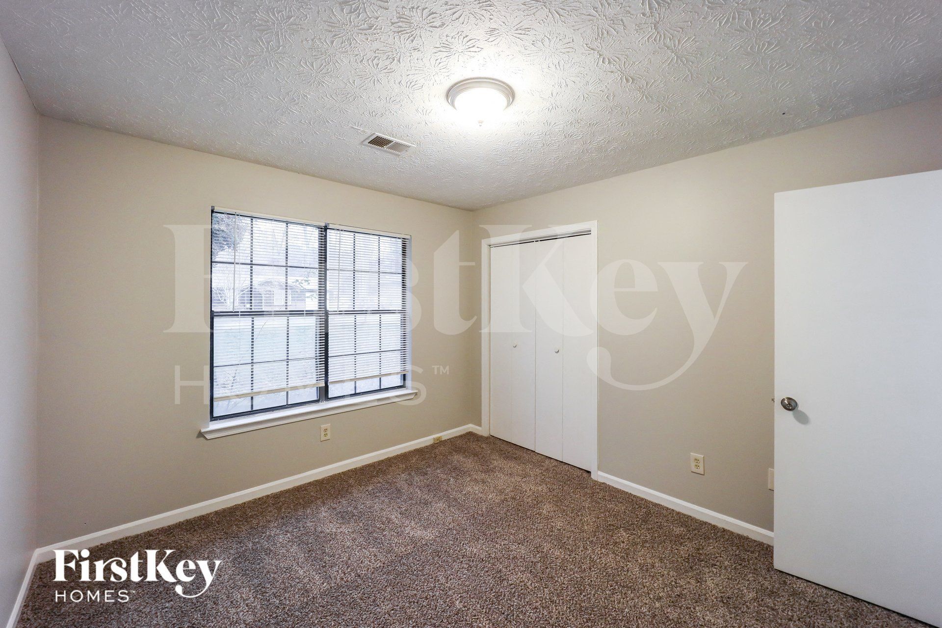 Building Photo - 1327 Labelle St