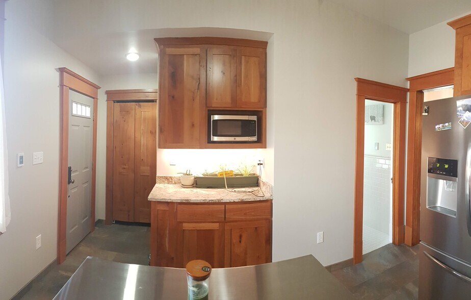 ustom cabinets, granite counter tops, large pantry to the left through cafe doors for easy access while making dinner or putting away small appliances. - 407 S. 6th Street