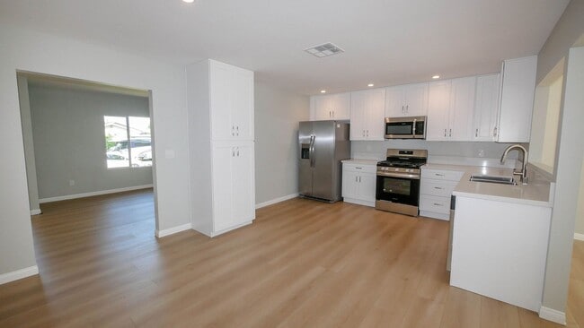 Building Photo - OPEN HOUSE, SEPT. 25th from 12 - 12:30 pm ...