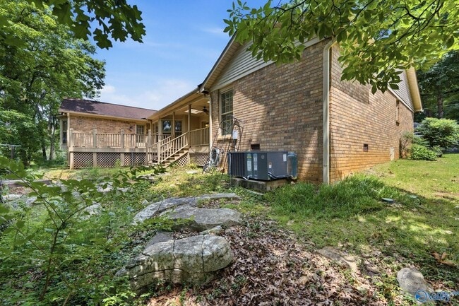 Building Photo - 815 Baylor Dr SE