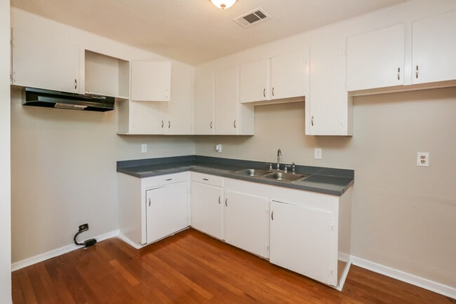 Building Photo - 9208 Marilyn Dr