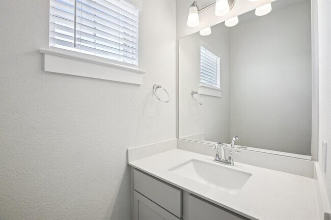 Building Photo - 2332 Delano Dr