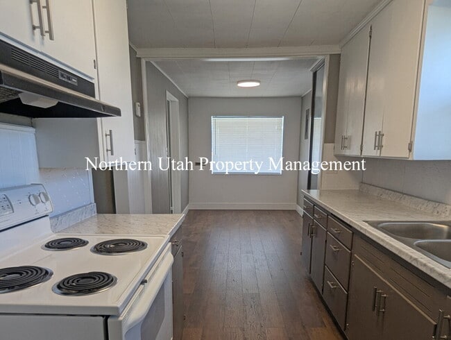 Building Photo - 3 bed 2 bath home