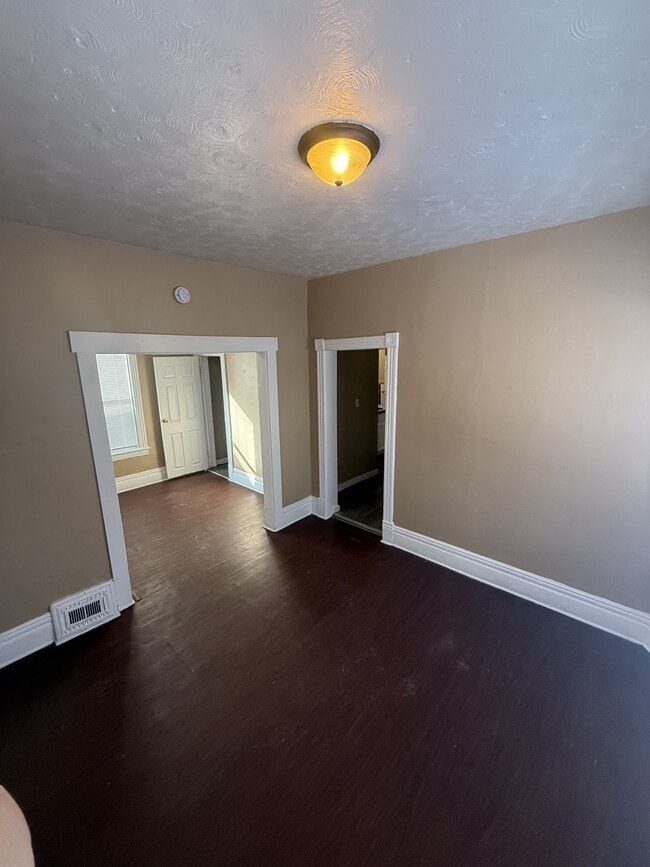 Building Photo - 733 Sherburne Ave