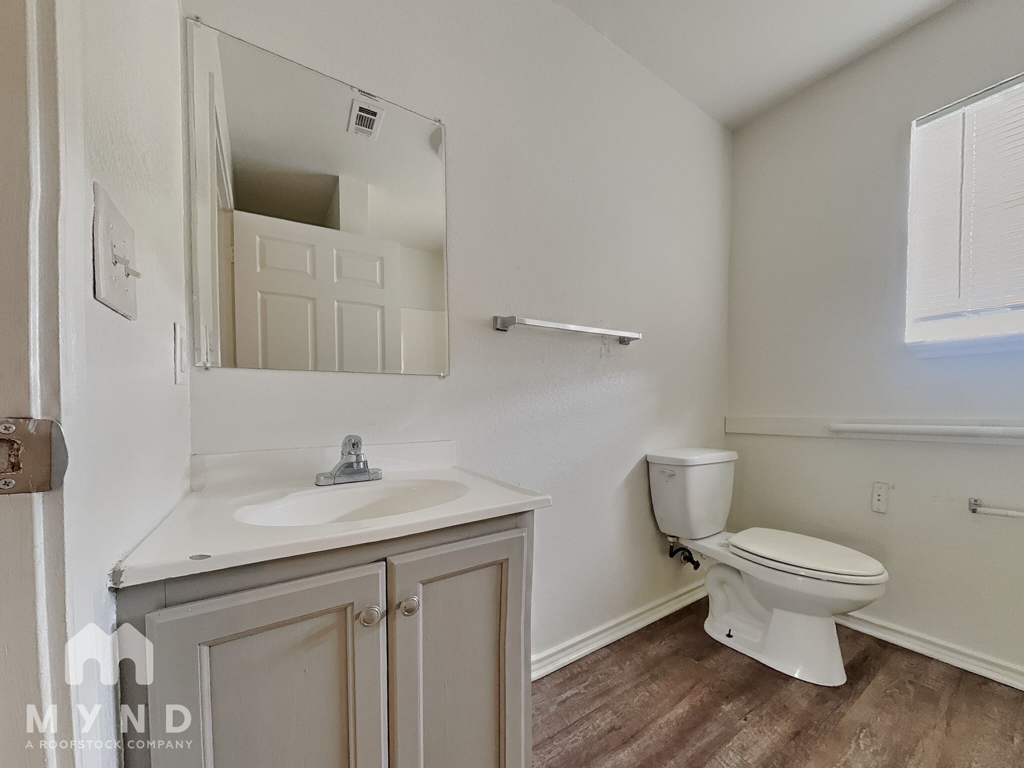 Building Photo - 949 Guam St