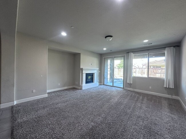 Building Photo - Spacious Tulare home coming soon!