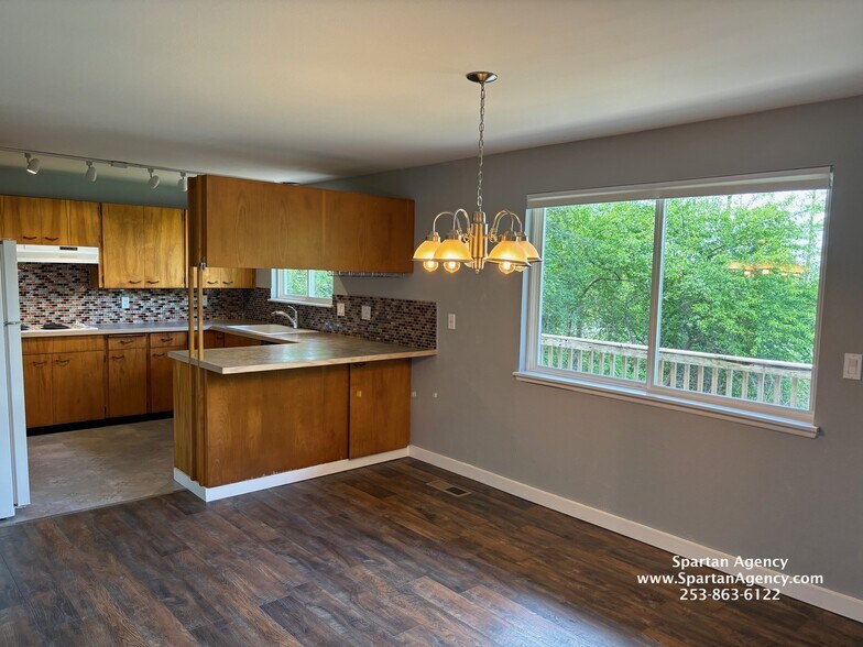 Building Photo - 2405 S Meridian