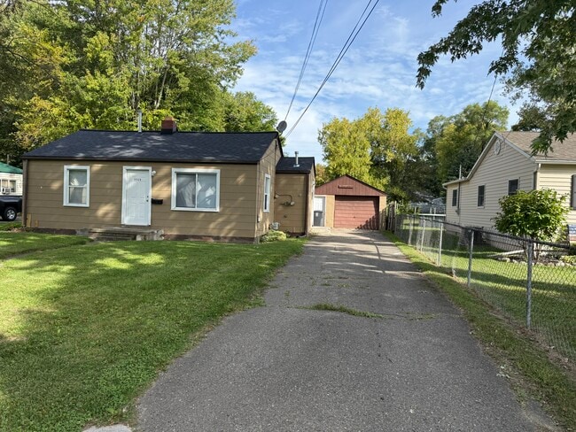 Building Photo - 3513 Dakota Ave