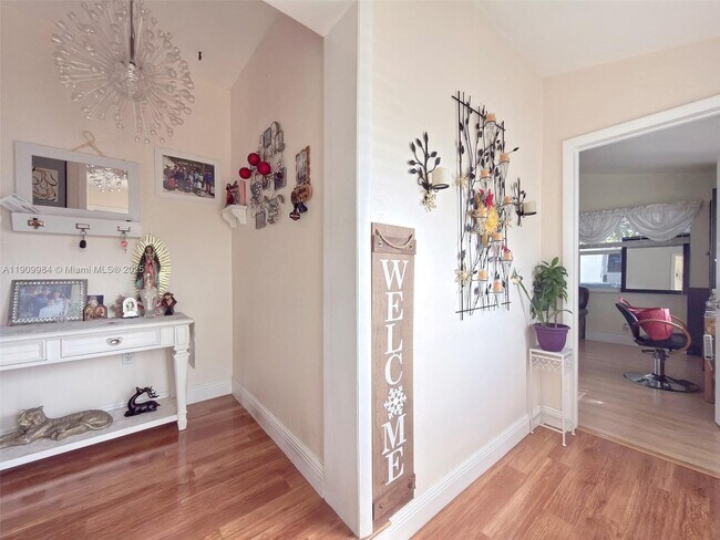 Building Photo - 10965 SW 116th St