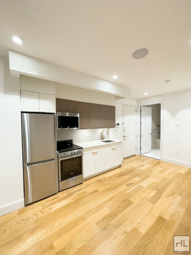 Building Photo - EAST 96 STREET / Modern 1-Bed 1-Bath / Gre...