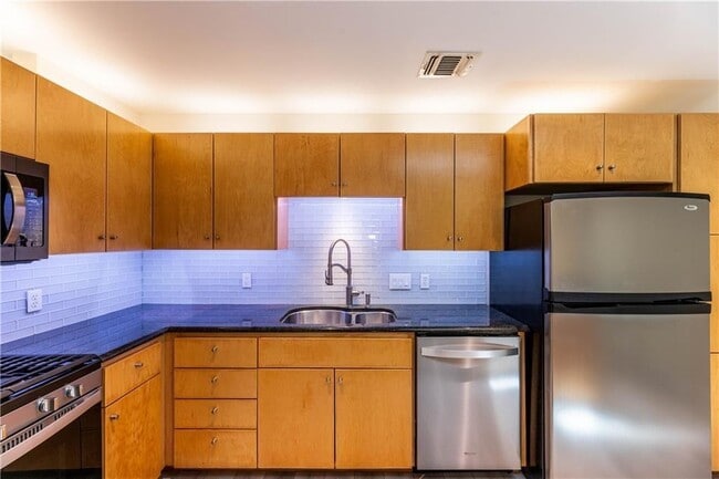 Building Photo - 1704 Emilie Ln