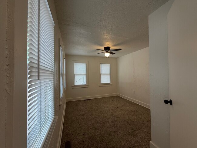Building Photo - 715 Asp Ave