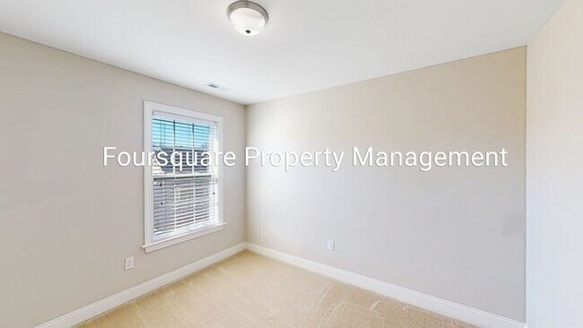 Building Photo - 3-Bed Home with Bonus Room, Home Office , Screened Porch  and Community Pool!