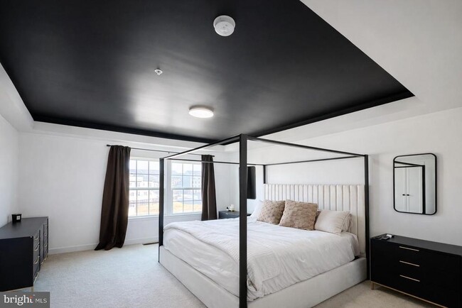 Building Photo - 134 Smt Pt Blvd