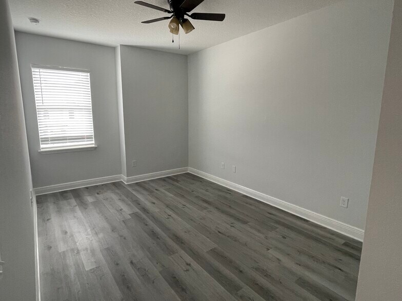 Building Photo - 1703 Sound Haven Ct