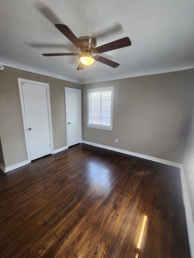 Building Photo - 3 bed 1 bath home, move in ready!