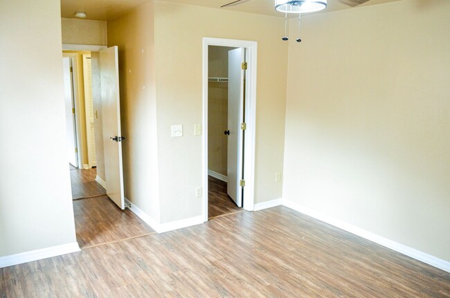 Building Photo - Rockwood Villas 3 bedroom 3 bath end unit