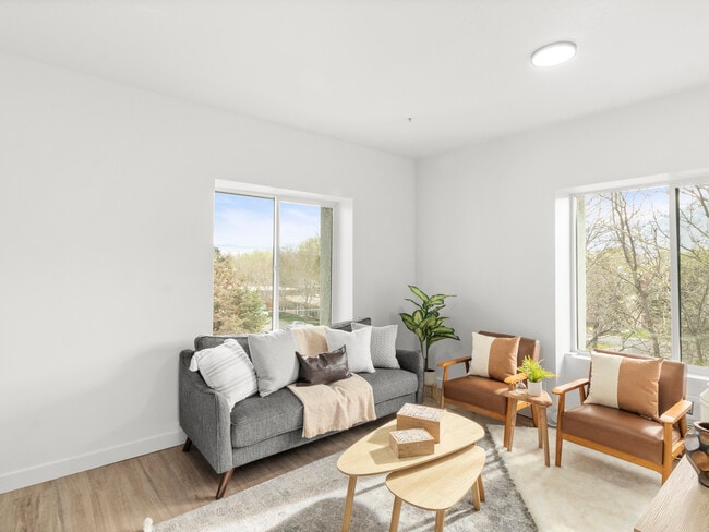 Building Photo - 404 E 5600 S