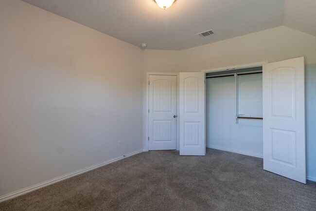 Building Photo - Stunning two story 4 bedroom with den and media/ game area in Pflugerville!